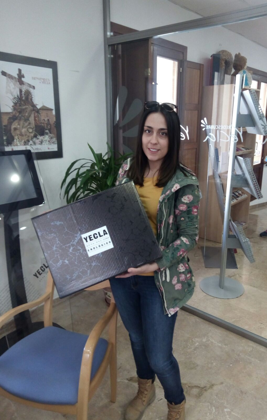 Entrega del segundo lote de productos de la Ruta del Vino de Yecla