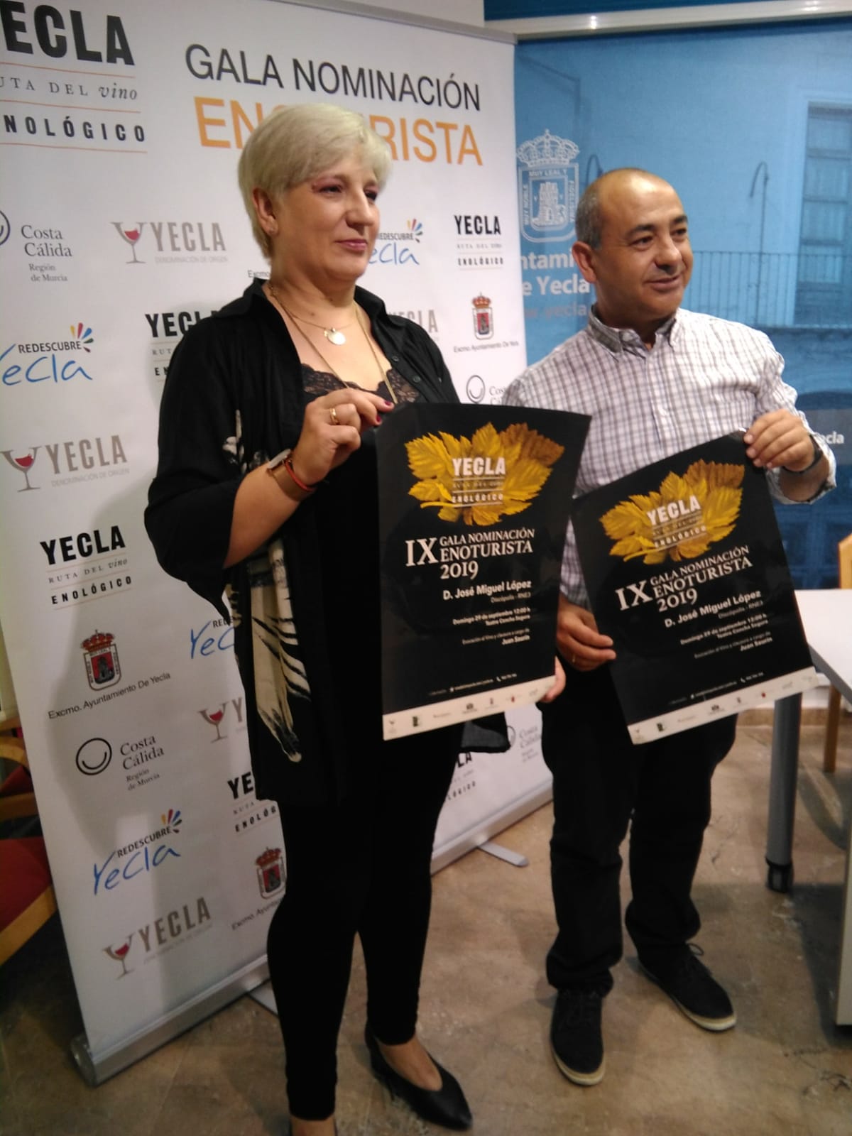 Rueda de prensa IX Gala Nominación Enoturista 2019. Presentación por la presidenta de la Ruta del Vino de Yecla, Aurora Picó y concejal de Turismo Jesús Verdú